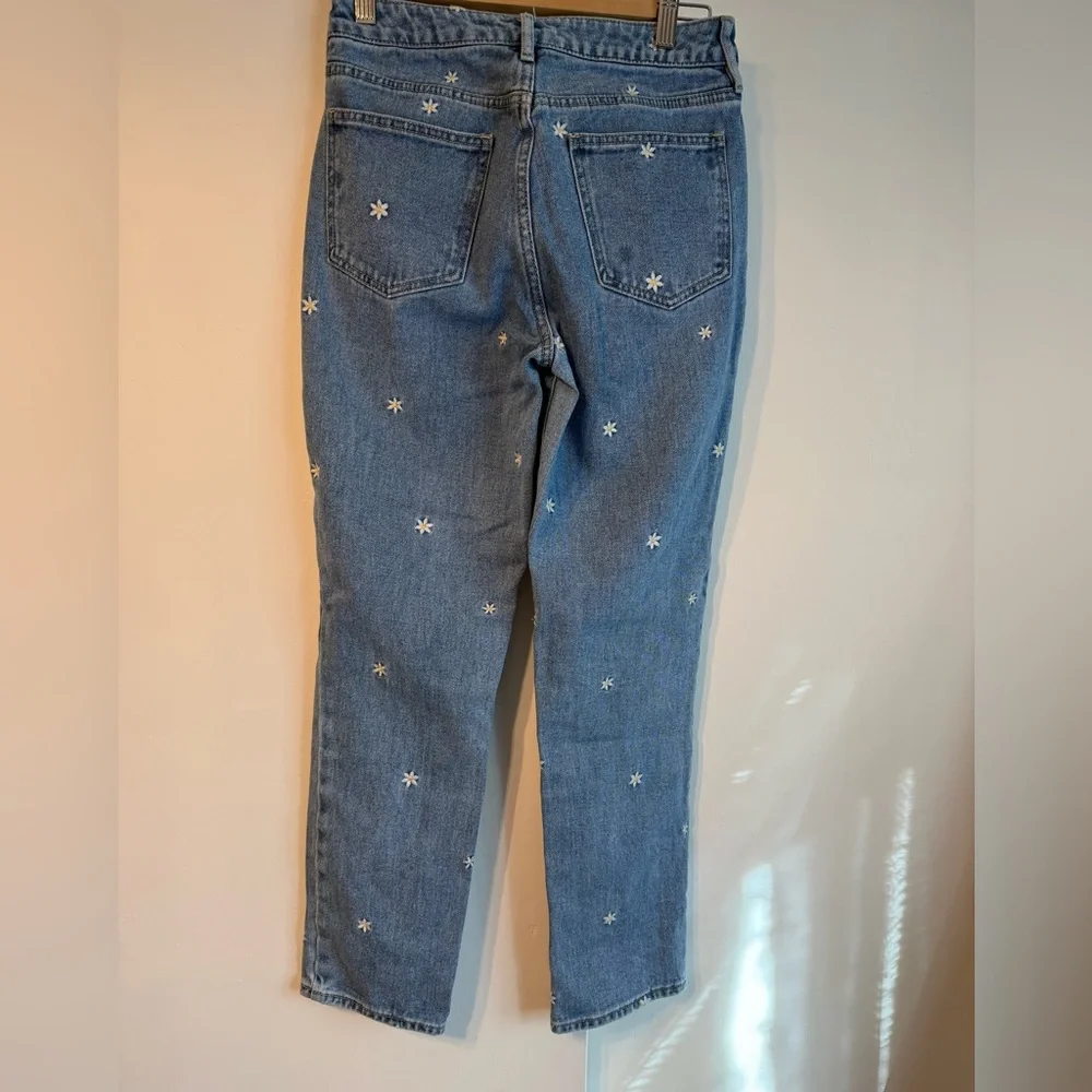 PacSun Blue Mom Jeans with White Daisy Embroidery - Picture 2 of 4
